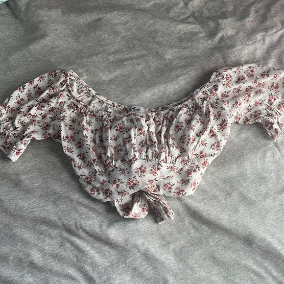 Hollister floral tie back crop top - Picture 1 of 2
